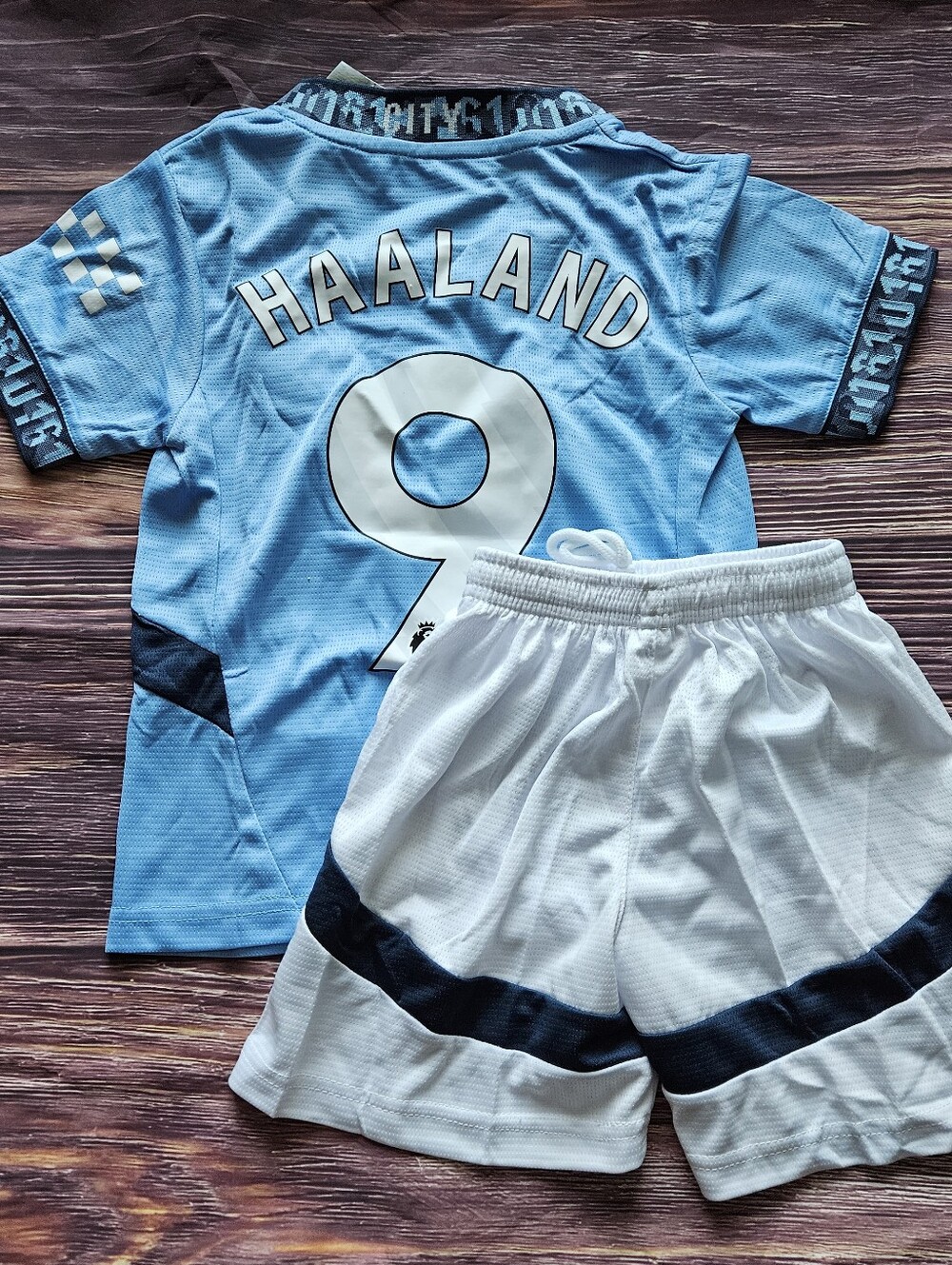 Manchester City Haaland 9 kid's soccer Jersey and shorts - Picture 3 of 3